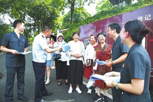 重庆沙坪坝区法院开展普法宣传活动