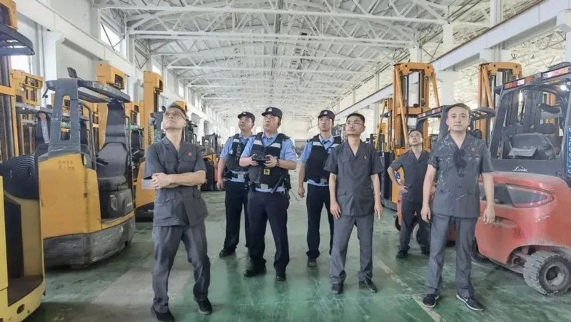 北京金融法院：超40度高温下 511辆叉车精准查封